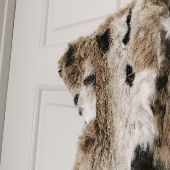 2/$30 Old Navy faux fur cardigan size 4 - Picture 2 of 5